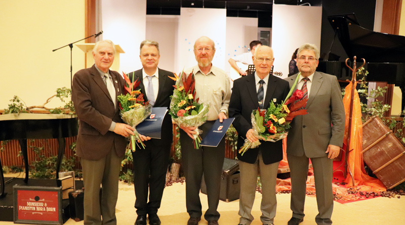 Die Gemeinde Stahnsdorf verlieh am 25. Oktober ihre Ehrennadeln Nummer 16 bis 18.