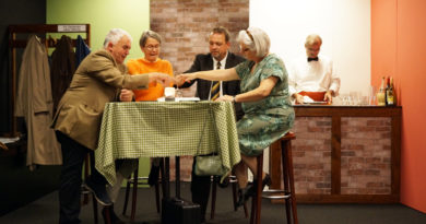 Mit einem neuen Stück startet das Kammertheater Kleinmachnow am Reformationstag in seine zweite Spielsaison. „Tiramisu“ handelt von den vier Freunden Judith, Lotte, Alfred und Thomas, die sich bei einem Urlaub in Italien kennengelernt haben und nach langer Zeit wieder- sehen.