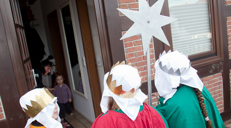 Im Januar sind die Sternsinger wieder im Auftrag des Friedens unterwegs. Auch die Evangelische Kirchengemeinde Kleinmachnow will die Aktion unterstützen und sucht nun Kinder und Eltern, die sich beteiligen möchten. Die Vorbereitung findet im November statt.