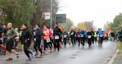 Der ehemalige 10.000-Meter-Europameister und mehrfache deutsche Meister Jan Fitschen wird beim 16. Teltowkanal-Halbmarathons am 10. November um 10:30 Uhr den Startschuss geben für die Wettbewerbe über 21,1 Kilometer, 14,1 und 7,1 Kilometer sowie für die Firmen- und Schulstaffeln über 3 mal 7,1 Kilometer.