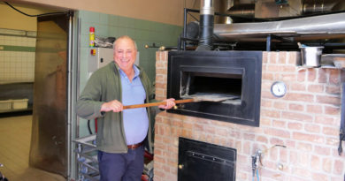 Das Aux Délices Normands in Stahnsdorf am Dorfplatz ist ein beliebter Treffpunkt. Der kreative „Kopf“ dahinter ist Didier Canet, Pâtissier, Bäcker und Koch aus der Normandie.