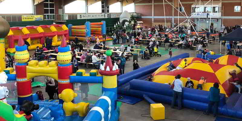 Während der Ferien zwischen den Jahren verwandelt sich die Brandenburghalle im Erlebnispark Paaren wieder in eine Indoor-Spielewelt für die ganze Familie. Vom 27. bis 30.12.2019 und vom 2. bis 5. Januar 2020 jeweils von 10 bis 17 Uhr finden dort die Family Fun Days statt.