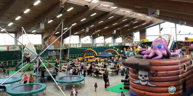 Während der Ferien zwischen den Jahren verwandelt sich die Brandenburghalle im Erlebnispark Paaren wieder in eine Indoor-Spielewelt für die ganze Familie. Vom 27. bis 30.12.2019 und vom 2. bis 5. Januar 2020 jeweils von 10 bis 17 Uhr finden dort die Family Fun Days statt.
