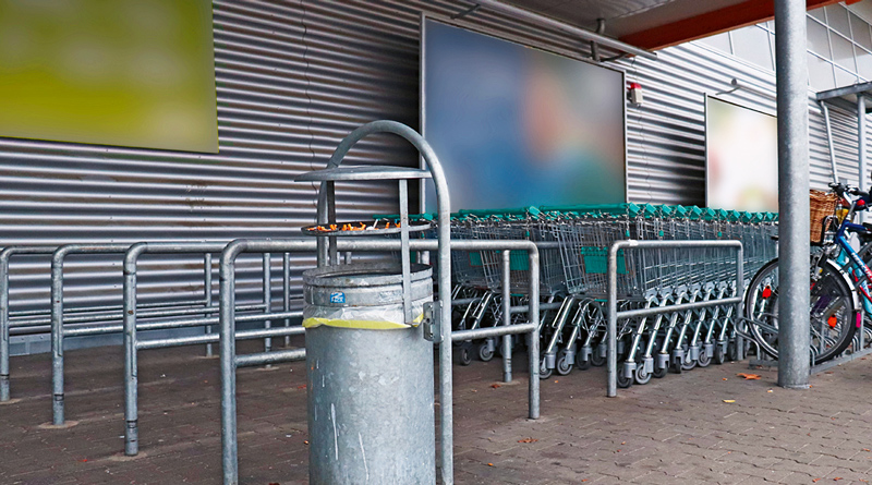 Vor dem Supermarkt, neben dem Mülleimer rechts vom Eingang, hatte Norbert seinen Stammplatz. Zwei Jahre lang durfte er dort seine Tasche mit den wenigen Habseligkeiten abstellen und Pause machen, einen Pappbecher auf den Boden stellen.