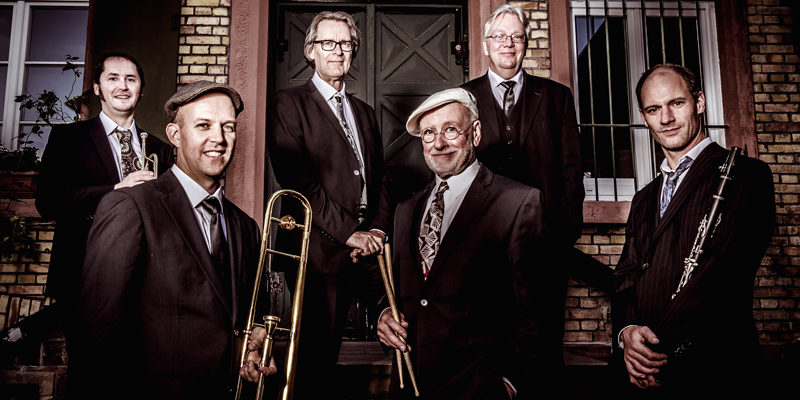 Die Hot Five und Hot Seven Aufnahmen von Louis Armstrong waren reine Studioproduktionen. Die South West Oldtime All Stars hauchen diesen Klassikern am 31. Januar im Kleinmachnower Rathaus neues Leben ein.