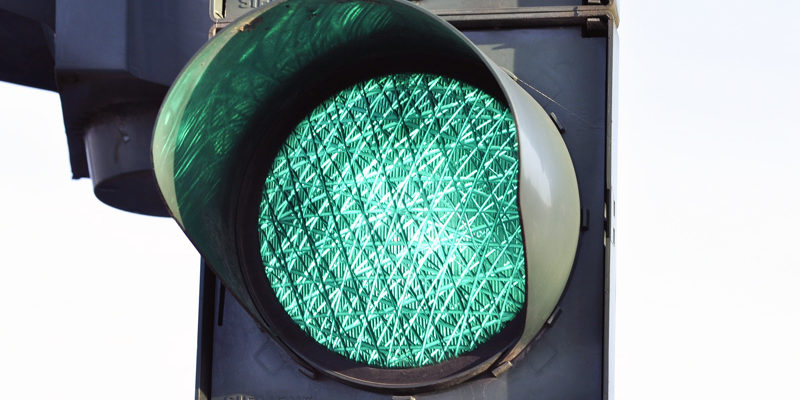 Damit der Zehlendorfer Damm in Kleinmachnow künftig sicher von Fußgehenden überquert werden kann, hat sich die Gemeindevertretung am vergangenen Donnerstag für eine Ampel auf Höhe der Neuen Kirche entschieden.