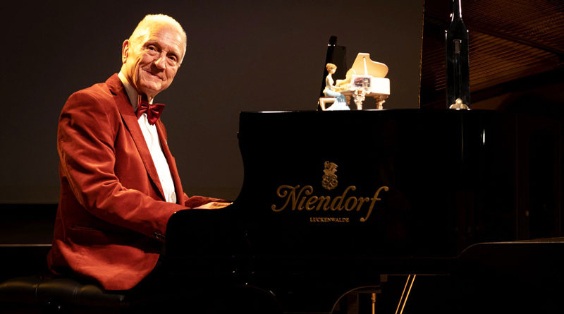Dem Ausgleich der Kaufsumme für den Flügel im Stubenrauchsaal ist Hermann Lamprecht mit seinem Konzert am 24. Januar wieder ein Stück näher gekommen.
