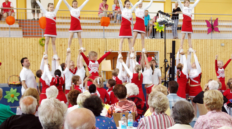 Der Name Seniorenfrühlingsfest nimmt es schon vorweg: Um die Corona-Risikogruppe der Seniorinnen und Senioren nicht zu gefährden, hat die Gemeinde Stahnsdorf ihre jährliche Veranstaltung mit bis zu 500 Besucherinnen und Besuchern, die eigentlich am 28. März in der Sporthalle der Grundschule „Heinrich Zille“ stattfinden sollte, vorsorglich abgesagt.