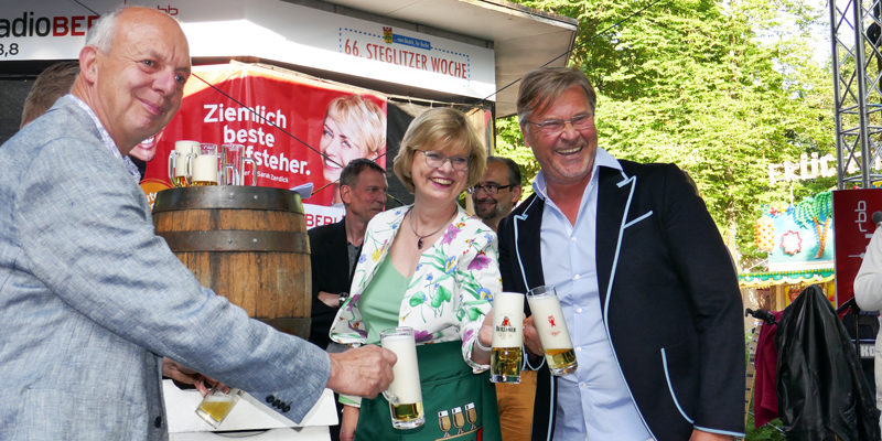 Das Bezirksamt Steglitz-Zehlendorf und der Schaustellerverband Berlin e.V. haben die diesjährige Steglitzer Woche abgesagt. Die Veranstaltung mit bis zu 250.000 Besuchenden vom 21. Mai bis zum 7. Juni gilt als Großveranstaltung und diese hat der Berliner Senat bis zum 24. Oktober verboten.