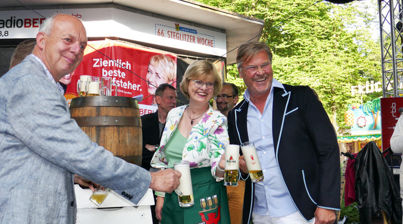 Das Bezirksamt Steglitz-Zehlendorf und der Schaustellerverband Berlin e.V. haben die diesjährige Steglitzer Woche abgesagt. Die Veranstaltung mit bis zu 250.000 Besuchenden vom 21. Mai bis zum 7. Juni gilt als Großveranstaltung und diese hat der Berliner Senat bis zum 24. Oktober verboten.