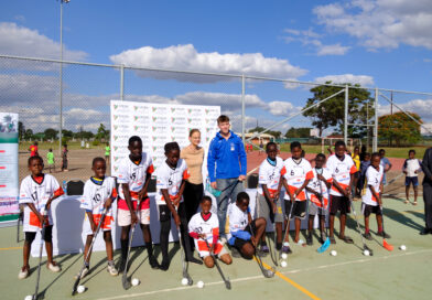 Sport verbindet – Kleinmachnower baut Floorballmannschaft in Sambia auf