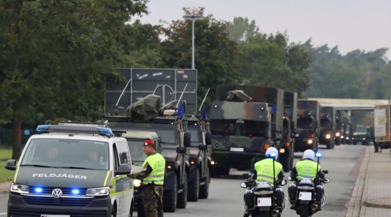 Bundeswehrkonvoi auf Straßen Brandenburg erwartet