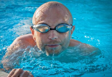 Schwimmen ist gut fürs Herz: Was Herzkranke beachten sollten