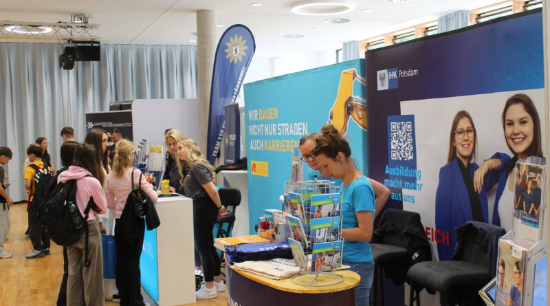 Fotostrecke – Gewerbe- & Job-Messe Teltow in der Grace-Hopper-Gesamtschule