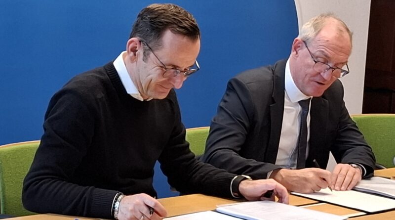 Landkreis Potsdam-Mittelmark unterzeichnet 10-Jahres-Verkehrsvertrag mit regiobus