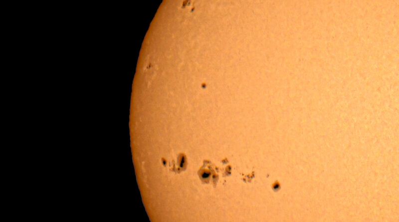 Wieder riesige Sonnenflecken beobachtbar – Rekordgröße von 1859 fast erreicht