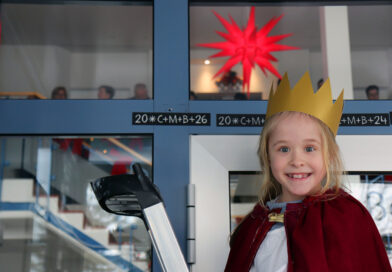 Schule statt Fabrik: Aktion „Sternsingen“ im Stahnsdorfer Rathaus Schule statt Fabrik: Aktion „Sternsingen“ im Stahnsdorfer Rathaus