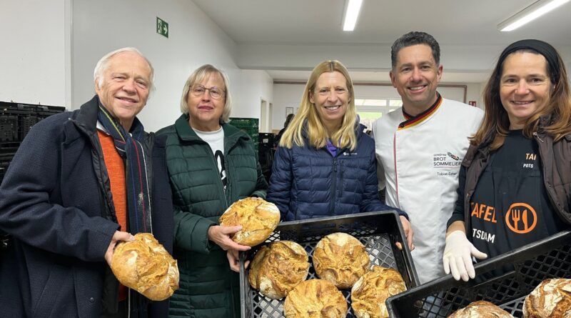 200 Brote für die Tafel Potsdam gespendet