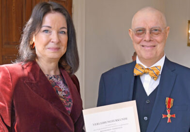 Stahnsdorfer Arzt erhält Bundesverdienstkreuz Stahnsdorfer Arzt erhält Bundesverdienstkreuz