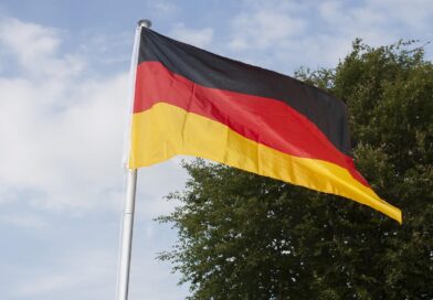 Gemeindevertretung Stahnsdorf beschließt dauerhafte Beflaggung vor den öffentlichen Gebäuden der Gemeinde Gemeindevertretung Stahnsdorf beschließt dauerhafte Beflaggung vor den öffentlichen Gebäuden der Gemeinde