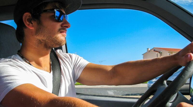 Cool durch den Sommer – So schützen sich Autofahrer vor sommerlicher Hitze Cool durch den Sommer – So schützen sich Autofahrer vor sommerlicher Hitze
