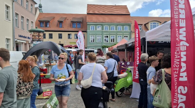 Ausbildungsmesse „Level Up“ bringt Unternehmen, Jugendliche und Familien zusammen Ausbildungsmesse „Level Up“ bringt Unternehmen, Jugendliche und Familien zusammen