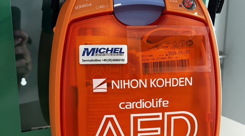 Ruhlsdorf – Defibrillator für den Dittmar-Hartung-Sportplatz Ruhlsdorf – Defibrillator für den Dittmar-Hartung-Sportplatz