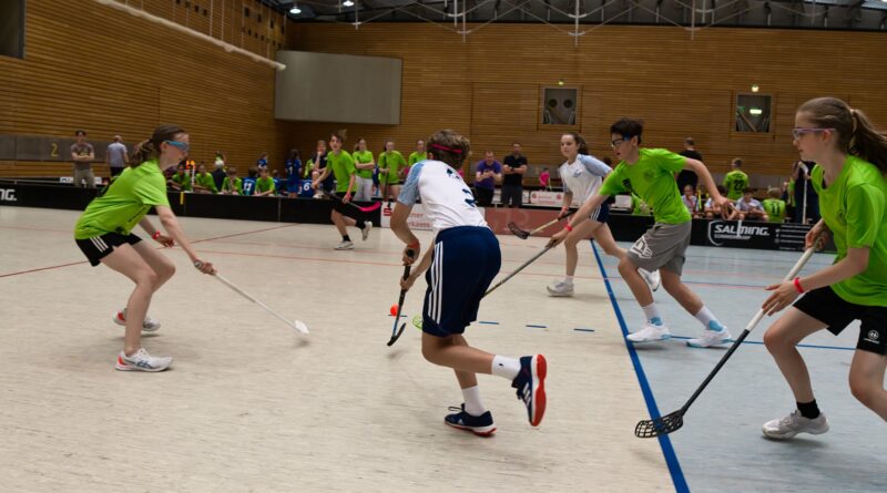 Teltower Floorball-Nachwuchs schreibt Geschichte: Immanuel-Kant-Gymnasium wird erneut Deutscher Meister Teltower Floorball-Nachwuchs schreibt Geschichte: Immanuel-Kant-Gymnasium wird erneut Deutscher Meister