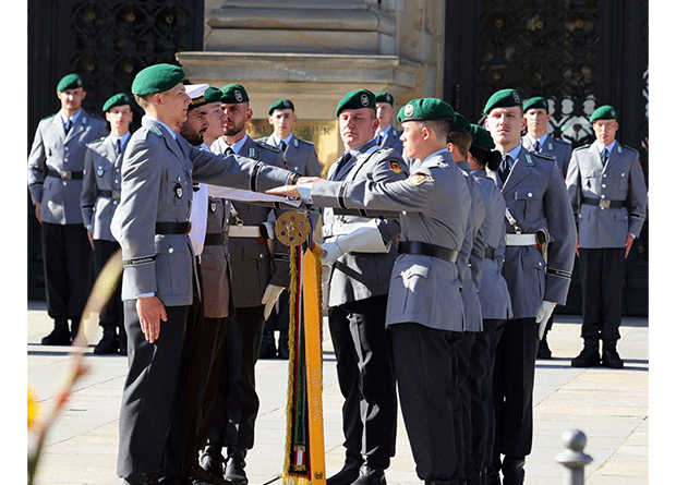 Feierliches Gelöbnis der Bundeswehr vor dem Berliner Abgeordnetenhaus Feierliches Gelöbnis der Bundeswehr vor dem Berliner Abgeordnetenhaus