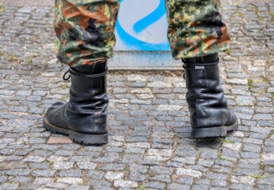 Bildungsministerium und Bundeswehr schließen Kooperationsvereinbarung Bildungsministerium und Bundeswehr schließen Kooperationsvereinbarung