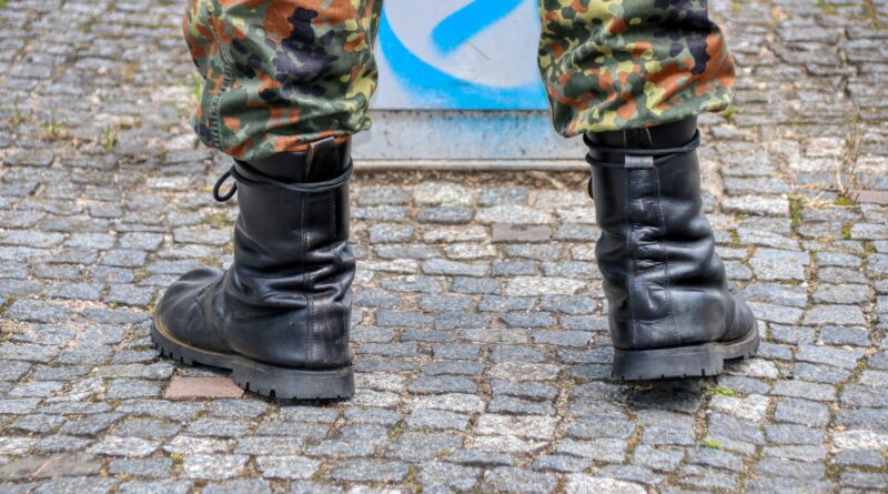 Bildungsministerium und Bundeswehr schließen Kooperationsvereinbarung Bildungsministerium und Bundeswehr schließen Kooperationsvereinbarung