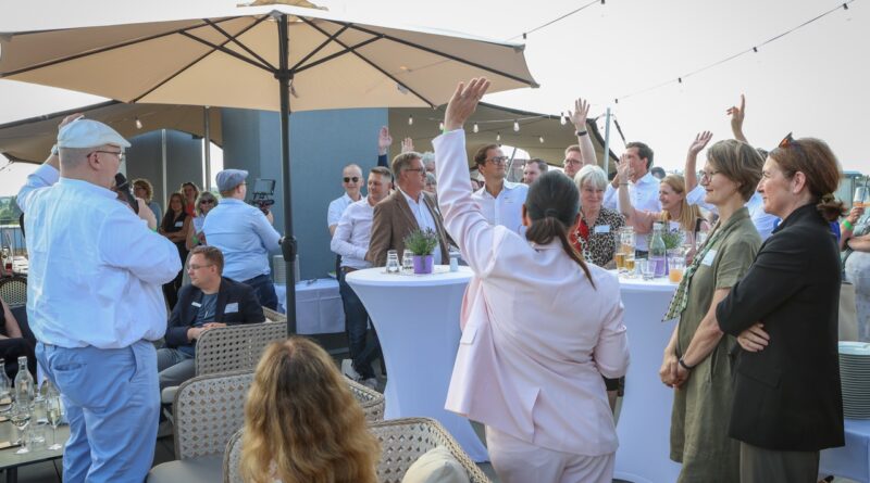 Unternehmerabend des Regionalen GewerbeVereins TKS: Networking mit Weitblick über den Dächern Teltows Unternehmerabend des Regionalen GewerbeVereins TKS: Networking mit Weitblick über den Dächern Teltows