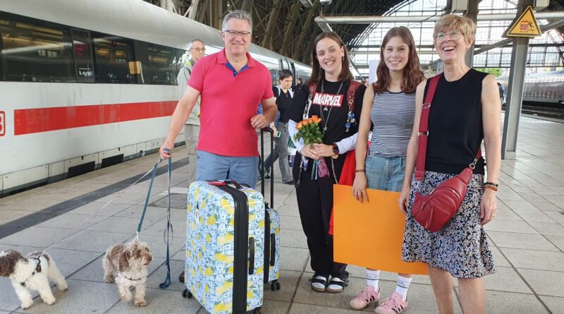 Internationaler Tag der Freundschaft 2026: Gastfamilien für 25 internationale Austauschschüler und -schülerinnen und lang anhaltende Freundschaften in der Region Teltow gesucht Internationaler Tag der Freundschaft 2026: Gastfamilien für 25 internationale Austauschschüler und -schülerinnen und lang anhaltende Freundschaften in der Region Teltow gesucht