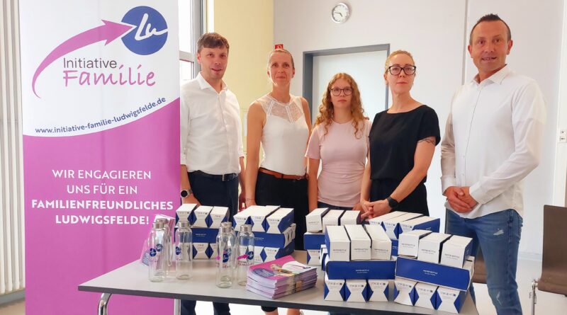 Initiative Familie in LU e. V. spendet Trinkflaschen für Schülerinnen und Schüler Initiative Familie in LU e. V. spendet Trinkflaschen für Schülerinnen und Schüler