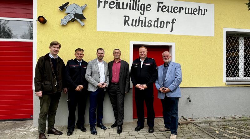 Besuch des Brandenburger Staatssekretärs Uwe Schüler in der Teltower Ortswehr in  Ruhlsdorf