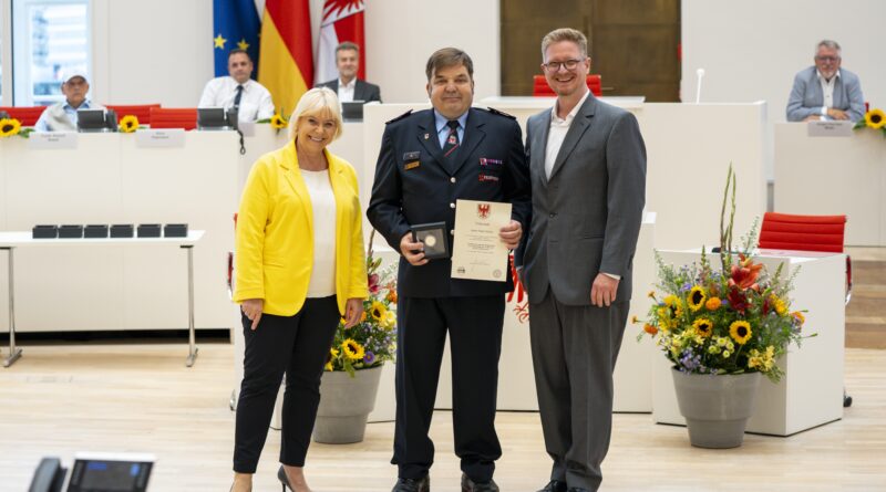 Würdigung für jahrzehntelanges Engagement bei der Freiwilligen Feuerwehr Kleinmachnow